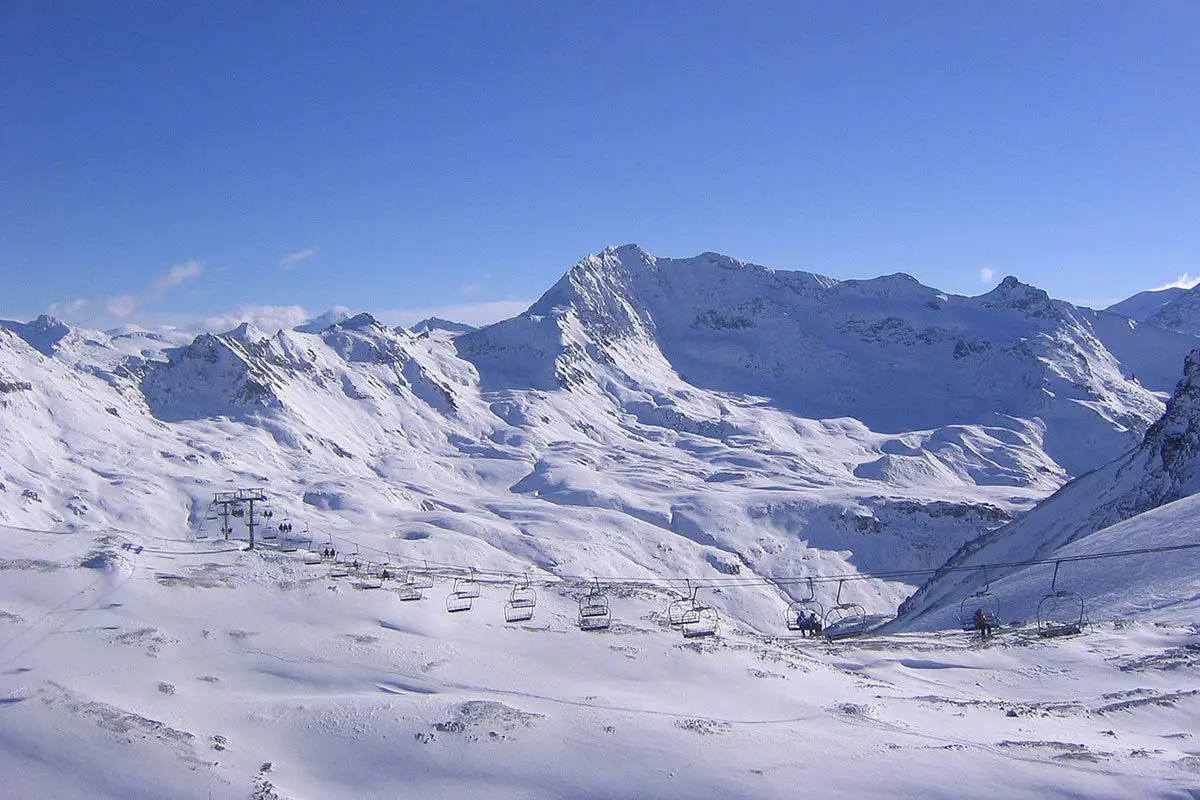 The Ultimate Guide to Snowboarding Holidays in France