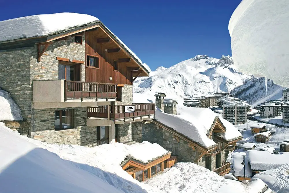 Chalet Alaska exterior in the snow, Tignes