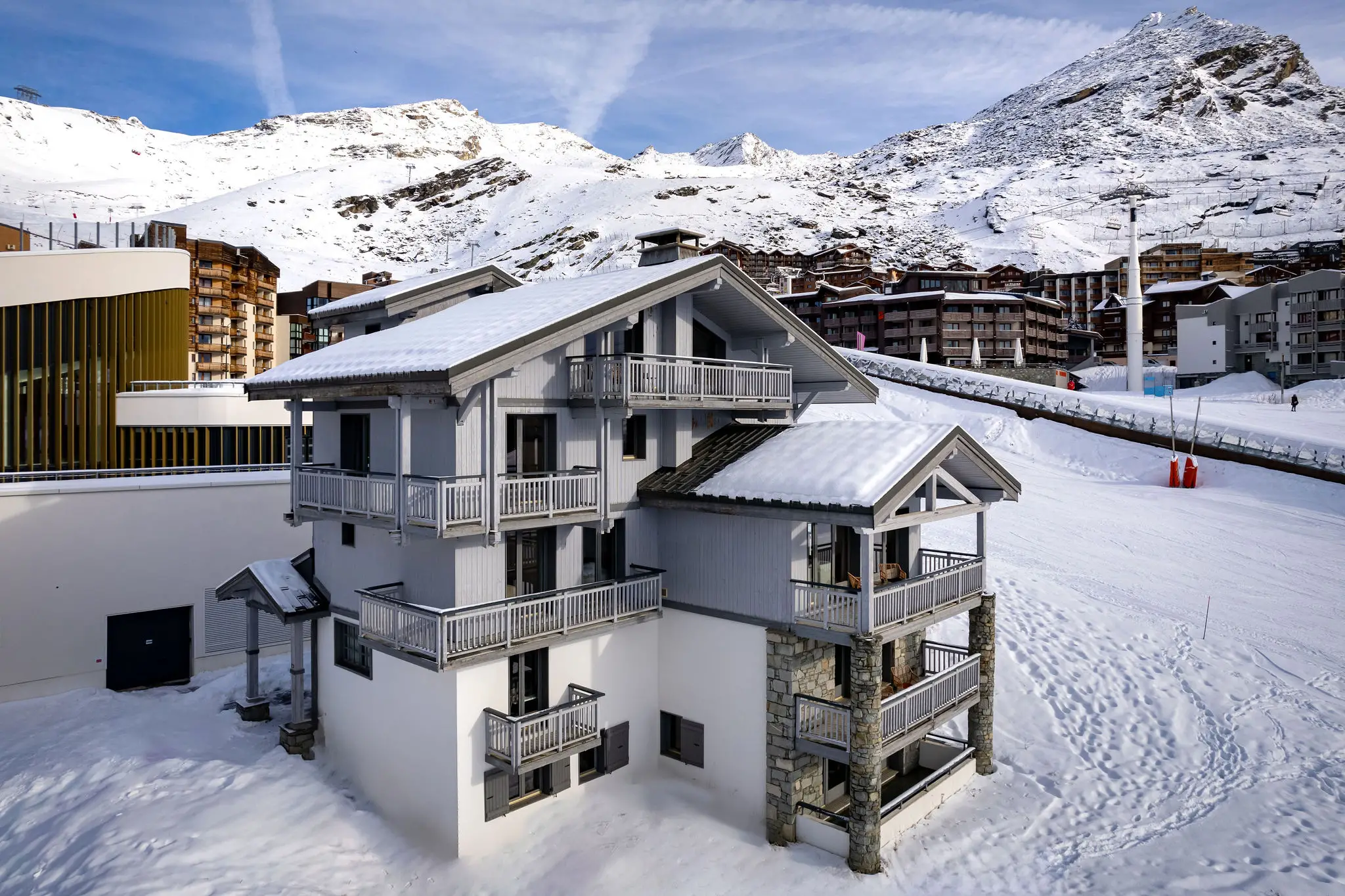 The Best 3 Ski Resorts Near Lyon | Ski Vertigo